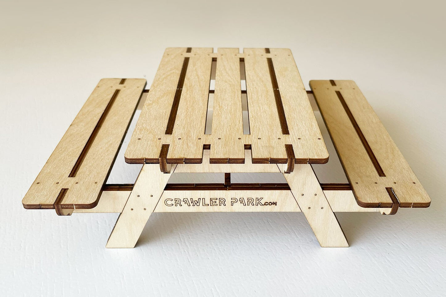 ToysWD Crawler Park Picnic table 1/24 scale Crawler Park TWD100012